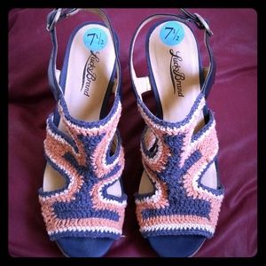 FINAL! Lucky Brand LP-REVERR Platform Sandal!